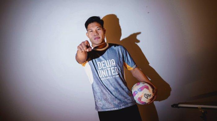 PEMAIN BARU DEWA UNITED - Pemain bek-tengah yang pernah memperkuat Timnas Indonesia Wahyu Prasetyo alias Hulk resmi direkrut oleh Dewa United dalam masa bursa transfer pemain Liga 1 2025/2026, Selasa (1/7/2025). (Website Dewa - 1/7/2025)