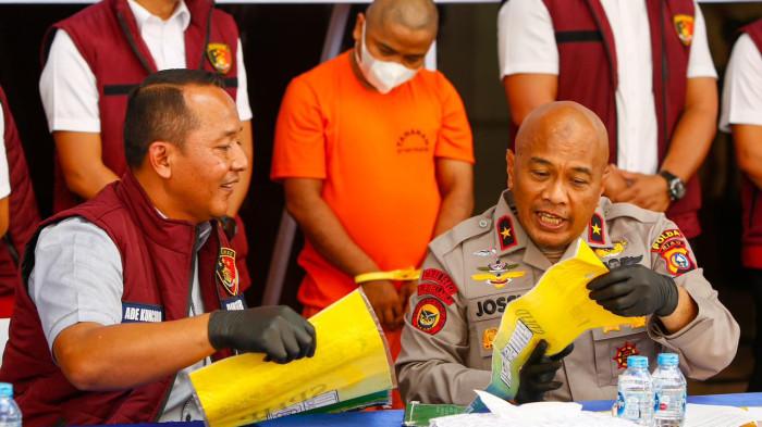 Wakajati Riau dan jajaran Polda Riau saat konferensi pers pengungkapan kasus beras oplosan—komitmen penegakan hukum demi melindungi hak rakyat dan menjaga stabilitas pangan nasional.