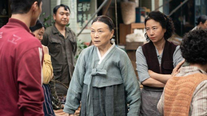 DRAMA KOREA NETFLIX - Cuplikan adegan dalam serial When Life Gives You Tangerines yang dirilis Netflix pada Jumat (21/2/2025).