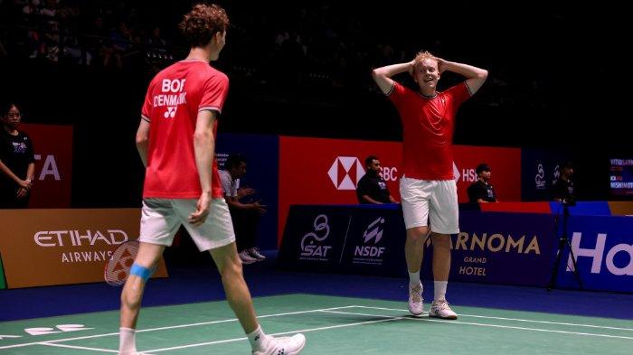 UNDERDOG DENMARK - Ganda putra Denmark, William Kryger Boe/Christian Faust Kjaer berhasil lolos semifinal Thailand Open 2025 dengan membuat kejutan mengalahkan wakil elite, berlangsung di Nimibutr Stadium, Bangkok, pada 16 Mei 2025. (Foto: BWF)