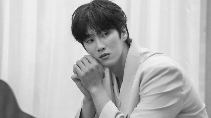 Ahn Bo Hyun dikonfirmasi telah berkencan dengan Jisoo BLACKPINK. Ia pernah membintangi drama Itaewon Class dan Kairos.