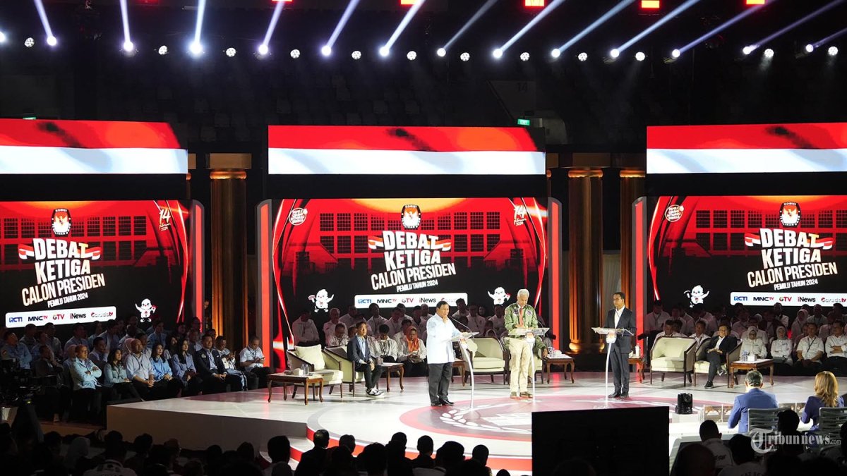 Pasangan calon presiden dan wakil presiden Anies Baswedan - Muhaimin Iskandar saat mengikuti Debat ketiga Pilpres 2024 di Istora Senayan. Minggu (7/1/2024). Tema Debat Capres ketiga adalah Pertahanan, Keamanan, Hubungan Internasional, Globalisasi, Geopolitik dan Politik Luar Negeri. (TIMNAS Amin)