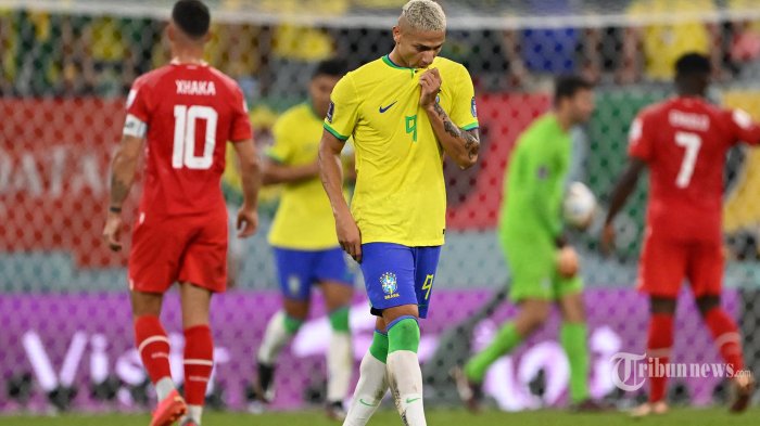 Penyerang Brasil Richarlison bereaksi selama pertandingan sepak bola Grup G Piala Dunia Qatar 2022 antara Brasil dan Swiss di Stadion 974 di Doha. Senin (28 November 2022). (Fabrice COFFRINI / AFP)