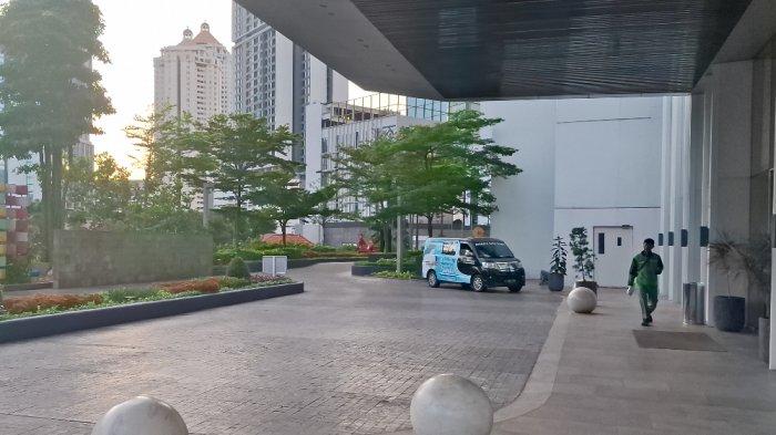 KORUPSI KEMENDIKBUDRISTEK - Situasi di Apartemen milik pegawai Kemendikburistek Jurist Tan, di Setiabudi, Jakarta Selatan, Selasa (27/5/2025). Kejagung menyita sejumlah barang bukti, berupa dokumen hingga elektronik.