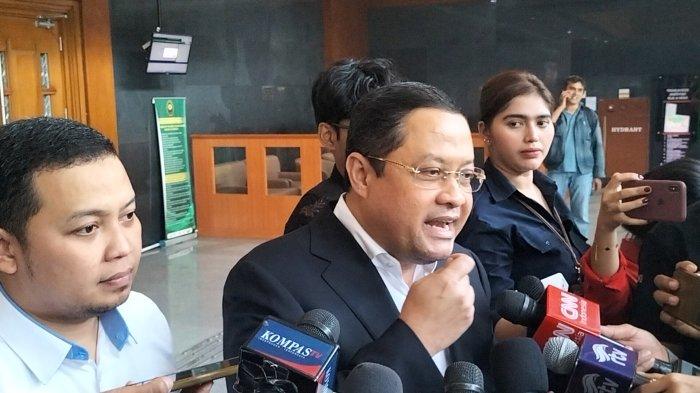 KASUS IMPOR GULA: Kuasa hukum Tom Lembong, Ari Yusuf Amir saat memberikan keterangan jelang dampingi klienya jalani sidang tuntutan kasus impor gula di Pengadilan Tipikor Jakarta, Jum'at (4/7/2025). Ari menilai asumsi Jaksa soal gula rafinasi berbahaya jika dikonsumsi masyarakat adalah salah.