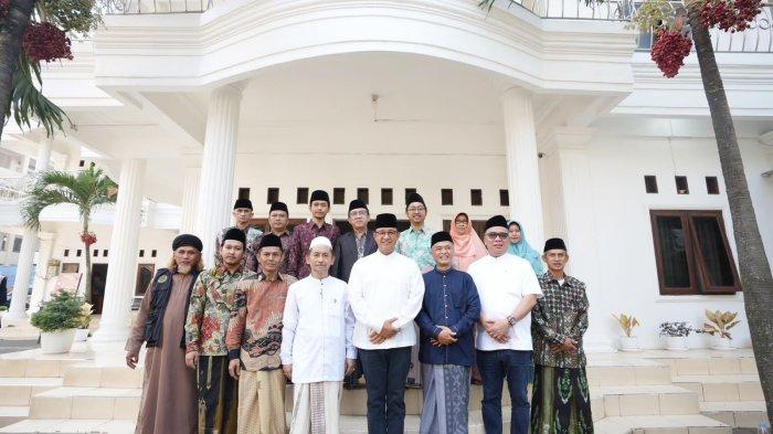 Bacapres dari Koalisi Perubahan untuk Persatuan Anies Baswedan mengunjungi Pondok Pesantren Darul Falah, Minggu (8/10)