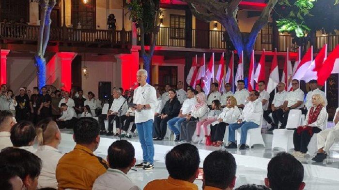 Bakal capres dari koalisi PDIP, PPP, Hanura dan Perindo, Ganjar Pranowo saat memberikan sambutan di acara deklarasi Generasi Muda dan Milenial, di Museum Arsip Nasional RI, Gajah Mada, Jakarta, Rabu (18/10/2023) malam.