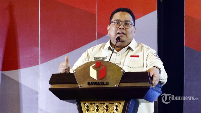 Lapor ke Jokowi, Bawaslu Bakal Awasi Medsos untuk Cegah SARA dan Hoaks