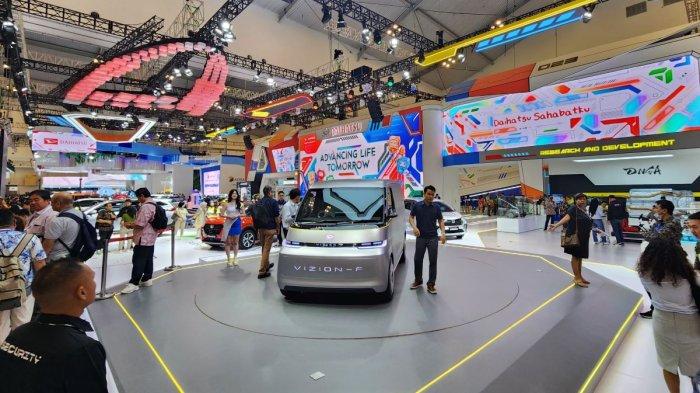 Booth Daihatsu di pameran otomotif GIIAS 2023.