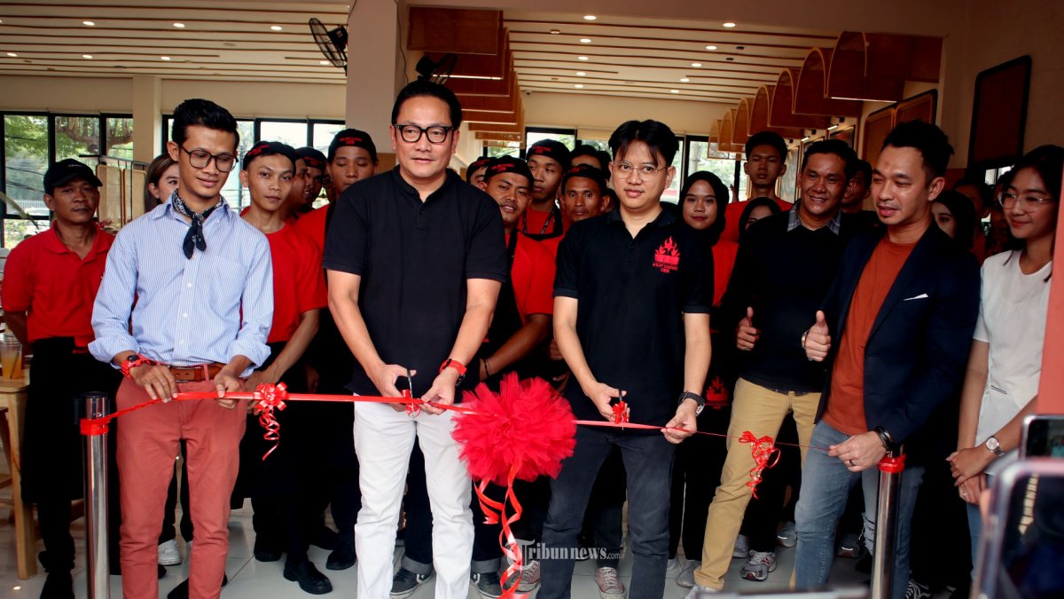 Bimo Ariobuwono, Vice Presiden Food and Bevarage Adhya Group saat launching Rojo Sambel, Senin (9/10/2023) di Cijantung, Jakarta.