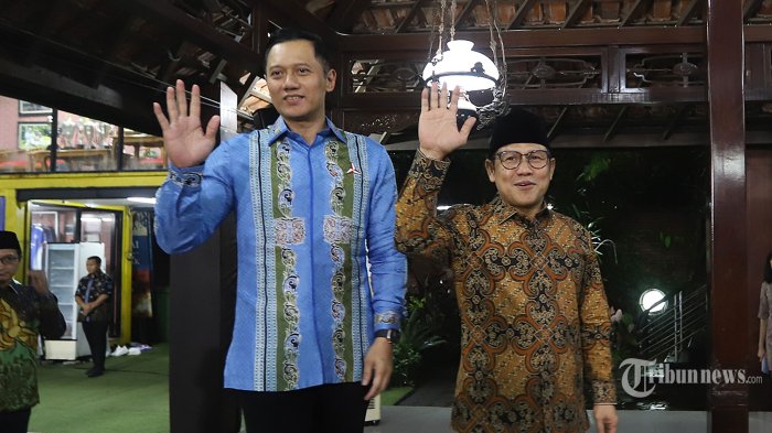 Ketua Umum Partai Demokrat, Agus Harimurti Yudhoyono atau AHY (kiri) bersama Ketua Umum Partai Kebangkitan Bangsa (PKB), Muhaimin Iskandar atau Cak Imin di Puri Cikeas, Kabupaten Bogor, Jawa Barat, Rabu (3/5/2023) malam. Pertemuan tersebut untuk menjaga silaturahmi antar kedua partai dan membahas isu-isu kebangsaan yang berkembang saat ini. TRIBUNNEWS/JEPRIMA
