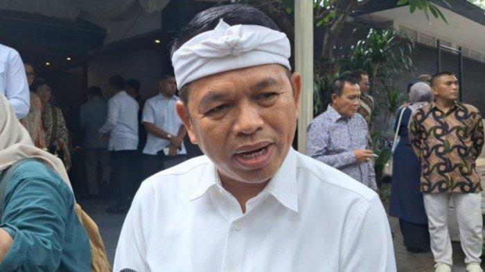 KEPALA DESA THR - Gubernur Jawa Barat (Jabar), Dedi Mulyadi, saat ditemui seusai acara open house di kediaman Ketua MPR RI, Ahmad Muzani di kompleks Widya Chandra, Jakarta Selatan, Rabu (2/4/2025).