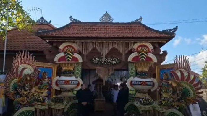 Dekorasi depan rumah Mahalini