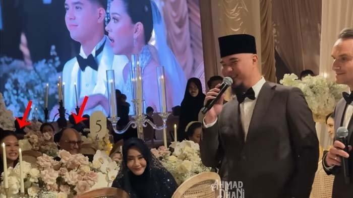 CURHAT AHMAD DHANI - Ahmad Dhani mengejutkan publik karena bicara soal kehidupan pribadinya dan pernikahan. Ucapan setengah curhat senggol kebahagiaan Maia Estianty sang mantan dan Mulan Jameela istrinya.