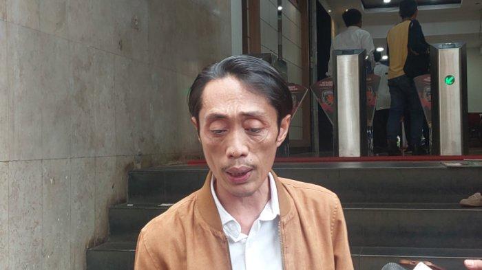 IJAZAH PALSU - Kader Partai Solidaritas Indonesia (PSI) Dian Sandi Utama selesai diperiksa oleh penyidik Ditreskrimum Polda Metro Jaya terkait postingan dokumen elektronik berupa ijazah Presiden ke-7 RI Joko Widodo. Dia diperiksa selama lima jam di Polda Metro Jaya, Jakarta Selatan, Senin (19/5/2025).