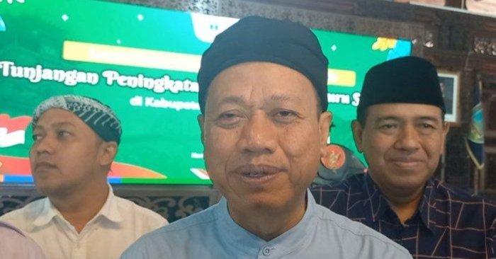 ADU JOTOS - Bupati Kudus, Samani Intakoris janji akan menindak tegas bawahannya yang viral diduga terlibat perkelahian di tempat karaoke saat jam kerja.