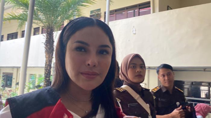 SIDANG NIKITA MIRZANI - Nikita Mirzani hadir dalam sidang kasus pemerasan dan TPPU di Pengadilan Negeri Jakarta Selatan, Kamis (17/7/2025). Sidang kali ini beragendakan putusan sela dari eksepsi yang diajukan Nikita Mirzani. (Tribunnews.com/Fauzi Alamsyah).