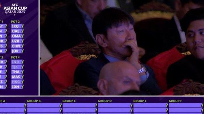 Ekspresi pelatih Timnas Indonesia Shin Tae-yong saat hadir di acara drawing Piala Asia 2023, di Doha, Qatar, pada Kamis (11/5/2023). Hasil drawing Piala Asia 2023 menempatkan Indonesia ke Grup D bersama Jepang, Irak, dan Vietnam.