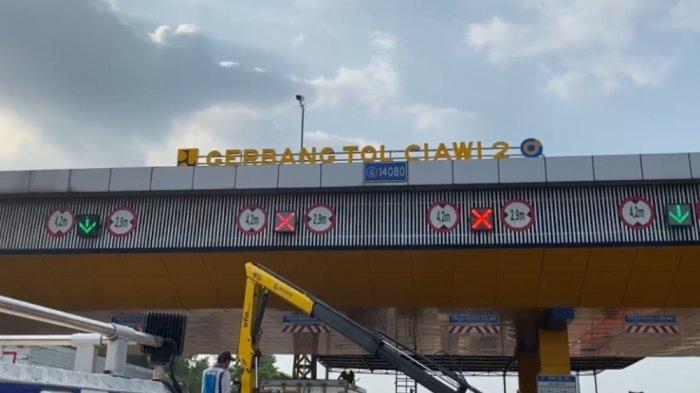 KECELAKAAN DI GERBANG TOL CIAWI - Beginilah kondisi terkini di Gerbang Tol Ciawi 2 Kabupaten Bogor usai insiden kontainer fuso bernomor polisi F-9717-FE menabrak palang pintu tol pada Senin (2/6/2025) siang.