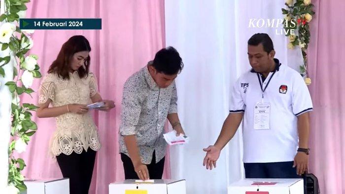 Cawapres nomor urut tiga, Gibran Rakabuming Raka, didampingi sang istri, Selvi Ananda, saat mencoblos di TPS 34 Manahan, Kota Solo, Jawa Tengah, Rabu (14/2/2024).