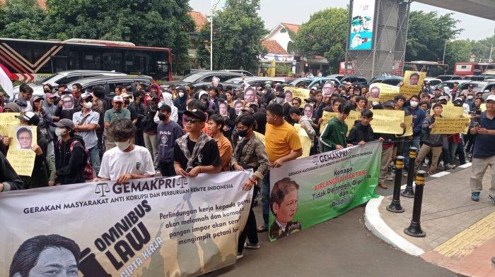Gerakan Masyarakat Anti Korupsi (GMAK) menyerukan agar Kejaksaan Agung (Kejagung) tidak tebang pilih dalam penegakan hukum.