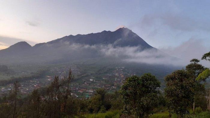 Gunung Merapi Keluarkan Guguran Sejauh 1,5 Km ke Arah Kali Lamat ...