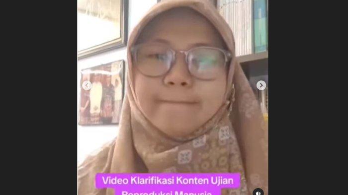 GAMBAR ALAT KELAMIN - Tangkap layar video guru Biologi SMAN 1 Cililing, Wety Yuningsih, menyampaikan klarifikasi dan permintaan maaf terkait konten ujian soal Biologi tentang menggambar alat kelamin atau reproduksi, yang sebelumnya viral di media sosial.
