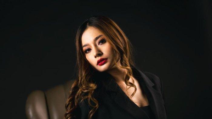 Adisti Larassati Isi Ramadan dengan Berbagi Lewat Media Sosial Sembari Selesaikan Kuliah S2