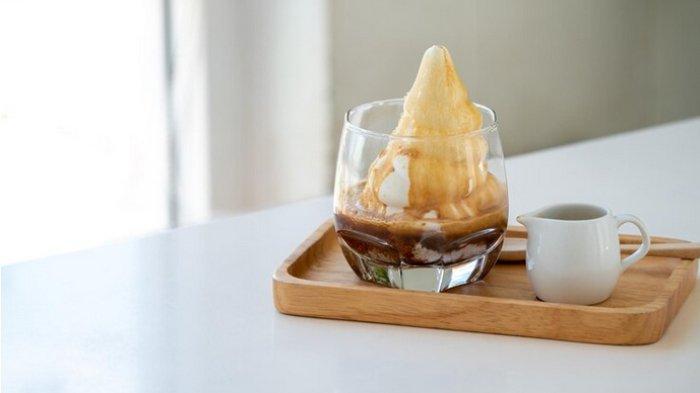 Ilustrasi Affogato yang dijual di coffee shop.