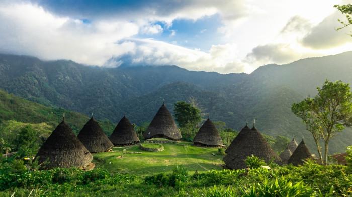 Wisata Kampung dan Desa Adat yang Lestari: Menjelajahi Harmoni Alam Indonesia