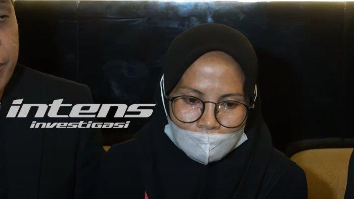Istri Nanang Gimbal, Yulianti menegaskan tak pernah membantu upaya suaminya buron setelah membunuh Sandy Permana.