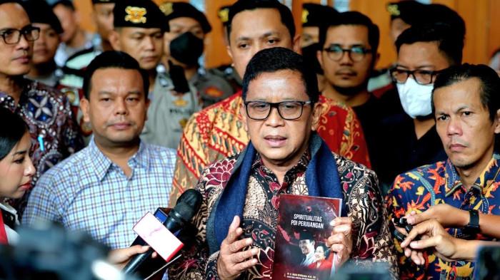PUTUSAN SEKJEN PDIP - Kuasa hukum Hasto Kristiyanto dalam kasus suap dan perintangan penyidikan kasus Harun Masiku, Johannes Oberlin Tobing saat mendampingi terdakwa di Pengadilan Tipikor Jakarta, Kamis (5/6/2025). (HO/ tim hukum Hasto Kristiyanto)