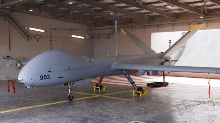 Kendaraan udara tak berawak (UAV) atau drone Hermes 900 Angkatan Udara Israel di Pangkalan Udara Palmachim di Palmachim, Israel, pada 22 November.