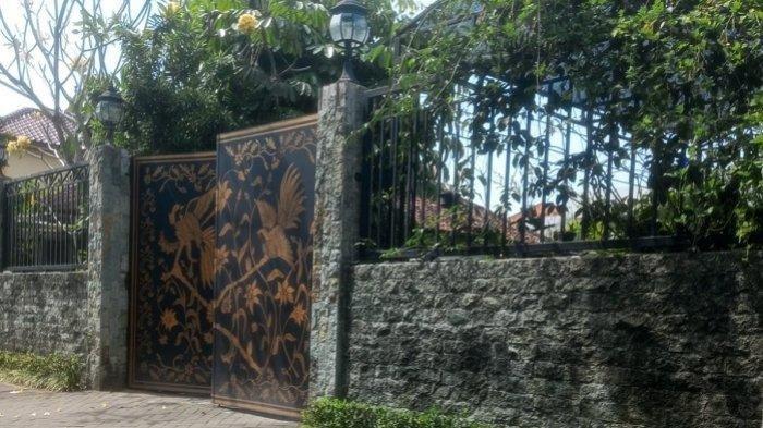 RUMAH AMIEN RAIS: Gerbang pintu masuk area rumah Amien Rais di Jalan Pandean Sari, Condongcatur Depok Kabupaten Sleman.