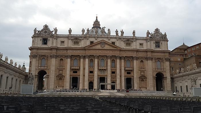 Lapangan Basilica St Petrus, Vatikan, Roma.