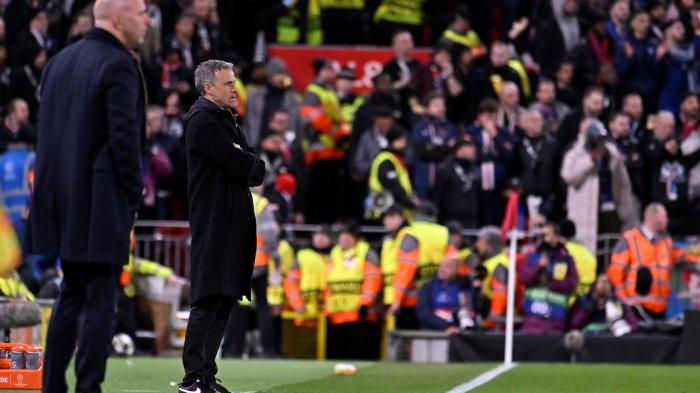 REAKSI ENRIQUE - Pelatih Paris saint-Germain (PSG) Luis Enrique di pinggir lapangan ketika pertandingan melawan Liverpool pada babak 16 besar Liga Champions 2024/2025 di Anfield Stadium, Rabu (12/3/2025). (Website PSG - 12/3/2025)