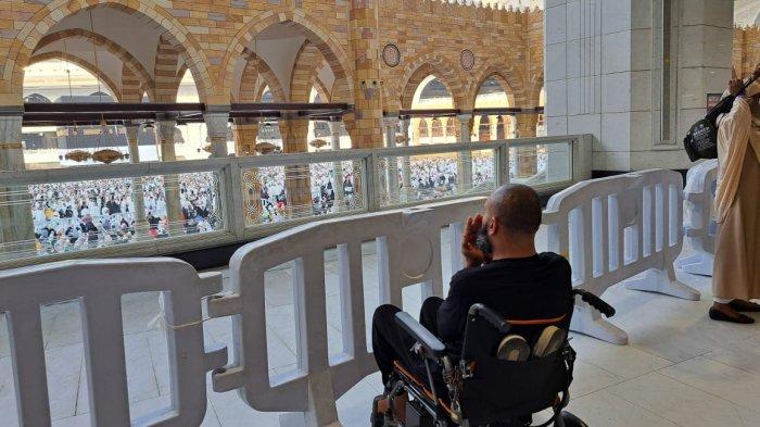 Kota Makkah Arab Saudi semakin hari makin padat. Jutaan umat muslim dari berbagai penjuru dunia terkonsentarsi di Masjdiil Haram jelang puncak haji.