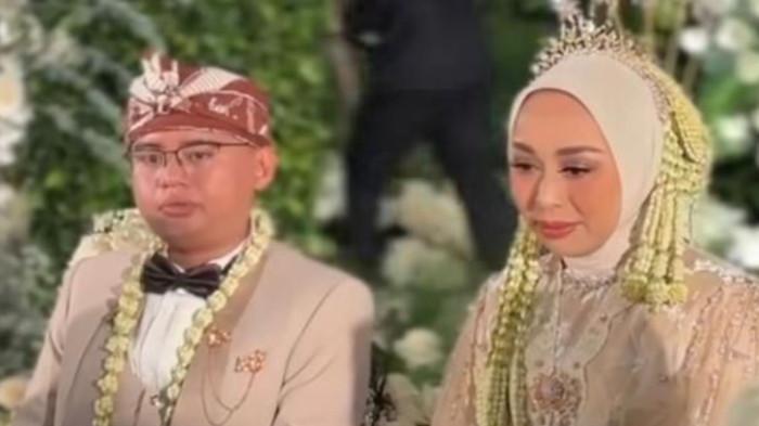 PROFIL MAULA AKBAR - Anak Gubernur Jabar Dedi Mulyadi, Maula Akbar, resmi menikah dengan Wakil Bupati Garut, Luthfianisa Putri Karlina, Rabu (16/7/2025). Kini, Maula memiliki mertua seorang jenderal.