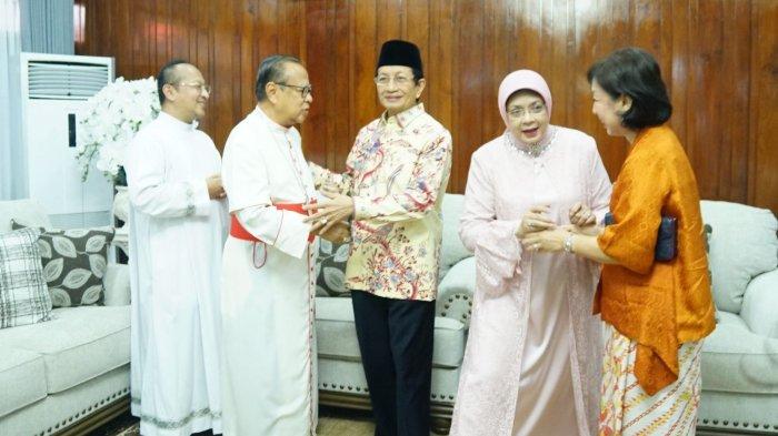 SILATURAMI USKUP AGUNG JAKARTA - Uskup Keuskupan Agung Jakarta Kardinal Ignatius Suharyo menyambangi rumah dinas Menteri Agama Nasaruddin Umar di Jakarta, pada Selasa, (1/4/2025).