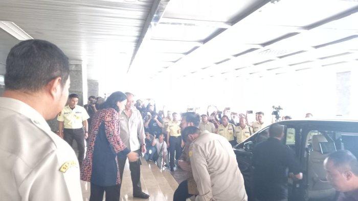 Menteri Pertanian Syahrul Yasin Limpo tiba di gedung Kementerian Pertanian, Jakarta, Kamis (5/10/2023) sekitar pukul 10.17 WIB.