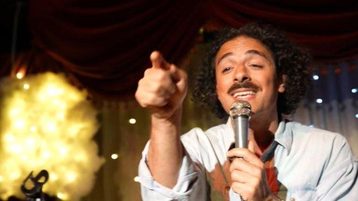 Lirik dan Terjemahan Lagu Sun and Moon - Anees: Baby, Baby, You're My ...