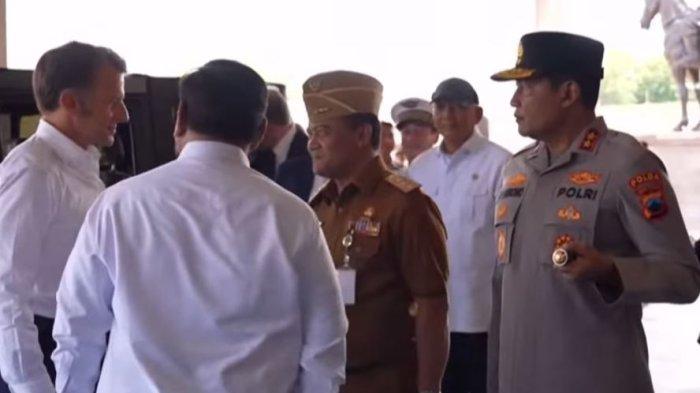 MACRON DI MAGELANG - Inilah momen Gubernur Jawa Tengah Ahmad Luthfi dikenalkan Prabowo Subianto pada Presiden Prancis, Emmanuel Macron, Kamis (29/5/2025). (Tangkap layar YouTube BeritaSatu)