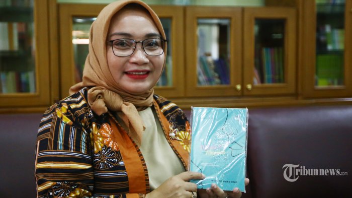 Pelaksana tugas (Plt) Ketua TP PKK Wiwiek Hargono Tri Adhianto, difoto saat sesi wawancara khusus di Kantor Walikota Bekasi, Jawa Barat, Selasa (20/7/2022). Warta Kota/Angga Bhagya Nugraha