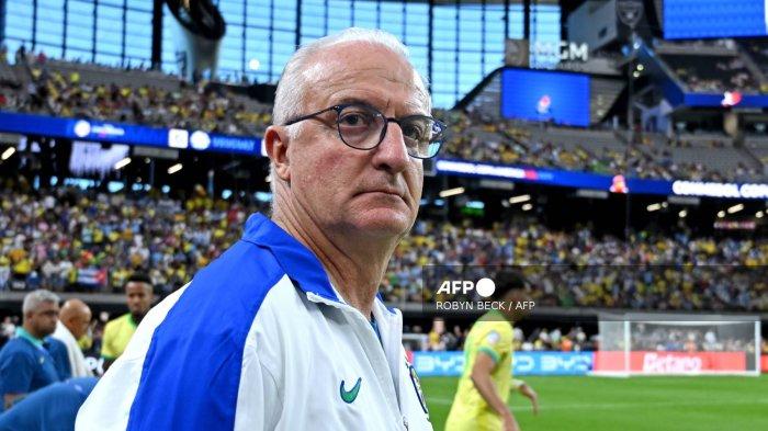 Pelatih Brasil Dorival Junior terlihat menjelang pertandingan perempat final Copa America 2024 antara Uruguay dan Brasil di Stadion Allegiant di Las Vegas, Nevada pada 6 Juli 2024. (Foto oleh Robyn Beck / AFP)