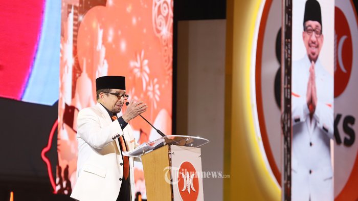 Kedua Majelis Syuro PKS Salim Segaf Al-Jufri memberikan pidato kebangsaan pada acara pembukaan Rapat Kerja Nasional (Rakernas) 2023 di Hotel Sultan, Jakarta Selatan, Jumat (24/2/2023). Rakernas yang diikuti oleh jajaran Majelis Syura, Dewan Syariah Pusat, Majelis Pertimbangan Partai, Pimpinan DPP, Ketua Badan dan Bidang, Fraksi PKS DPR RI, Dewan Pakar, Dewan Penasihat, serta pimpinan DPW dan DPD dari seluruh Indonesia. Pada Rakernas tersebut akan dilaunching nomor urut PKS yaitu no 8 yangberharap ini menjadi pendorong untuk terus mensosialisasikan nomor dan lambang baru PKS ke masyarakat. Tribunnews/Jeprima