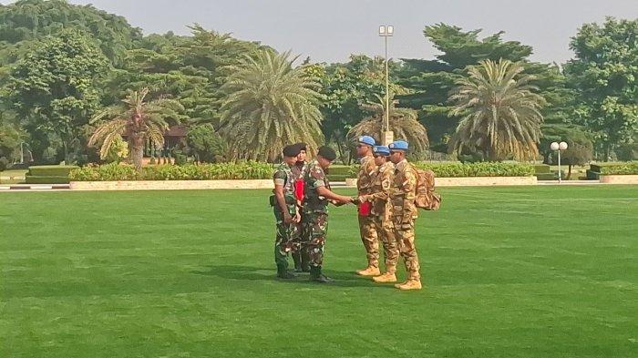 Pasukan Garuda TNI - Markas Besar TNI menggelar upacara penyambutan sebanyak 173 personel Satgas Kizi TNI Kontingen Garuda XX-U MONUSCO Kongo Tahun 2024 di Lapangan PRIMA, Mabes TNI, Cilangkap Jakarta Timur pada Kamis (10/7/2025). Mereka kembali ke Indonesia setelah merampungkan berbagai misi PBB di antaranya pembenahan bandara hingga lapangan sepak bola.