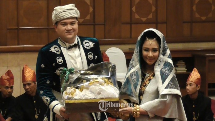 Mantan penyayi cilik, Chikita Meidy melangsungkan pernikahan dengan Indra Aditya di Hotel Bidakara, Tebet Timur, Jakarta Selatan, Minggu (10/7/2018). TRIBUNNEWS.COM/LENDY RAMADHAN