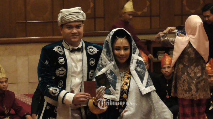 Mantan penyayi cilik, Chikita Meidy melangsungkan pernikahan dengan Indra Aditya di Hotel Bidakara, Tebet Timur, Jakarta Selatan, Minggu (10/7/2018). TRIBUNNEWS.COM/LENDY RAMADHAN