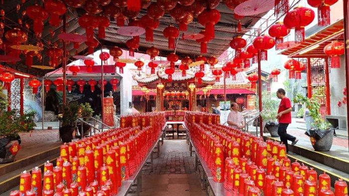 PERSIAPAN IMLEK Suasana Vihara Dharma Jaya Toasebio di Taman Sari, Jakarta Barat jelang Tahun Baru Imlek 2025, Selasa (28/1/2025).