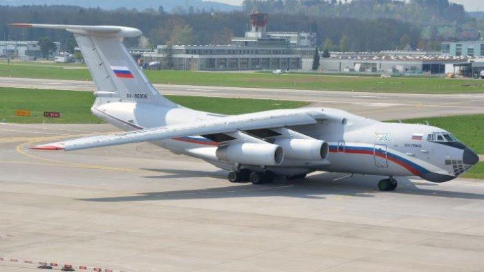 Pesawat angkut militer Il-76 milik Rusia